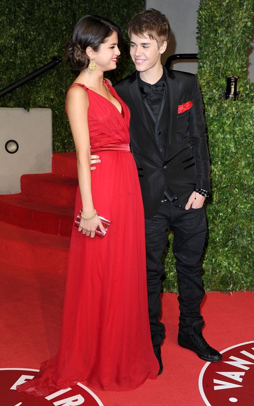 justin bieber and selena gomez red dress. Selena Gomez and Justin Bieber